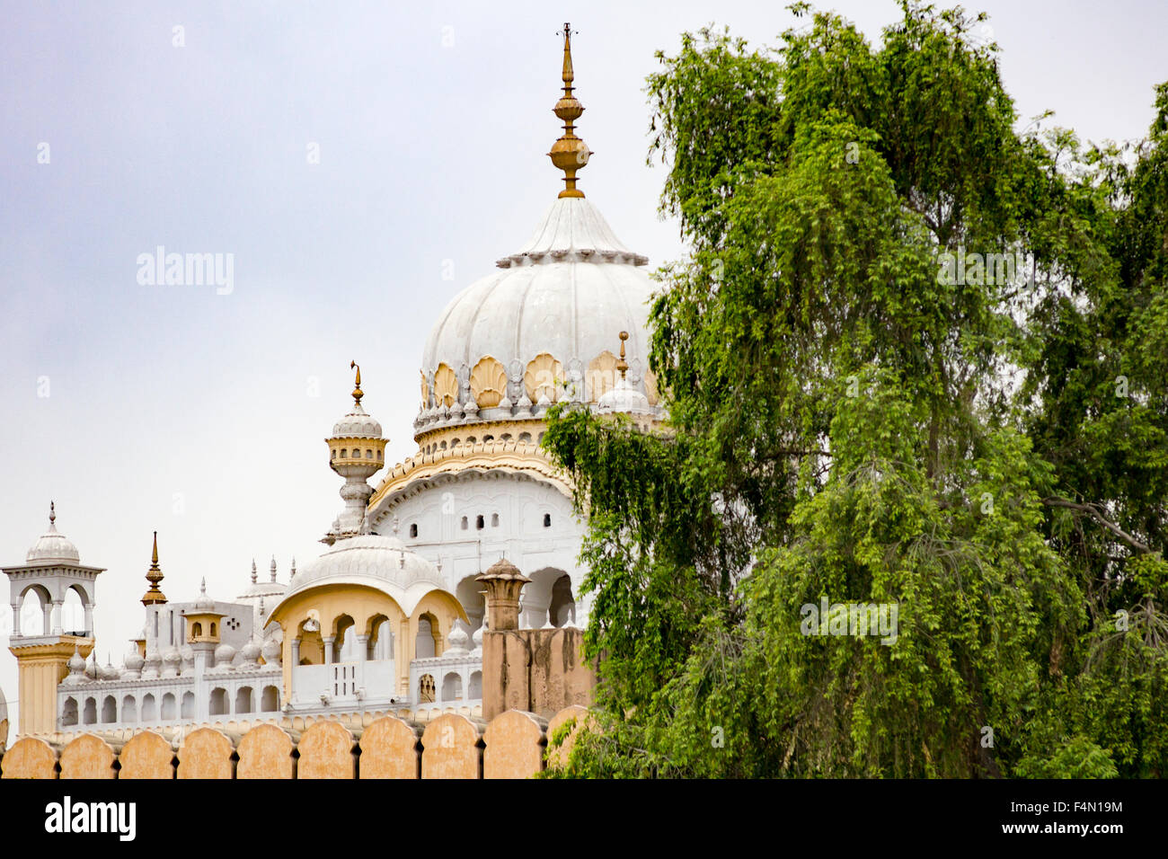 Tempio sikh di Lahore accanto alla moschea Badshahi Foto Stock