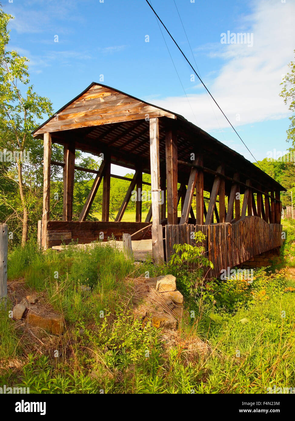 Cuppett del ponte di coperta, Napier Township, Pennsylvania, nella contea di Bedford, su un luminoso e soleggiato, giornata di primavera. Foto Stock