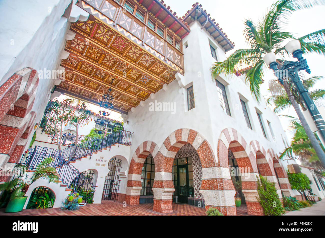 Uno di Jeff Shelton gli edifici in primo piano il suo tour a piedi a Santa Barbara in California Foto Stock