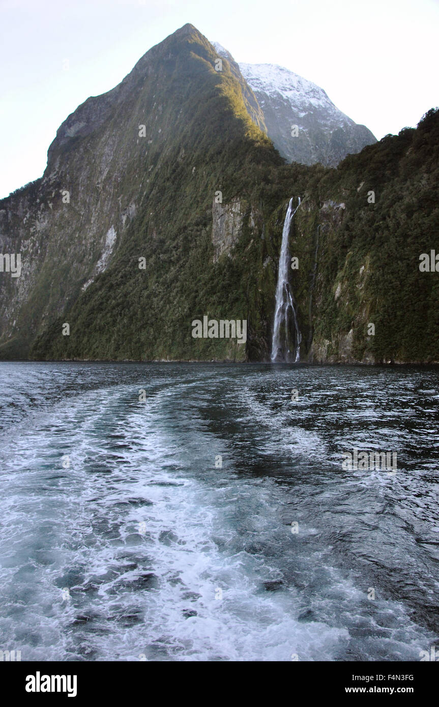 Stirling Falls, Milford Sound, Fiordland, Nuova Zelanda Foto Stock