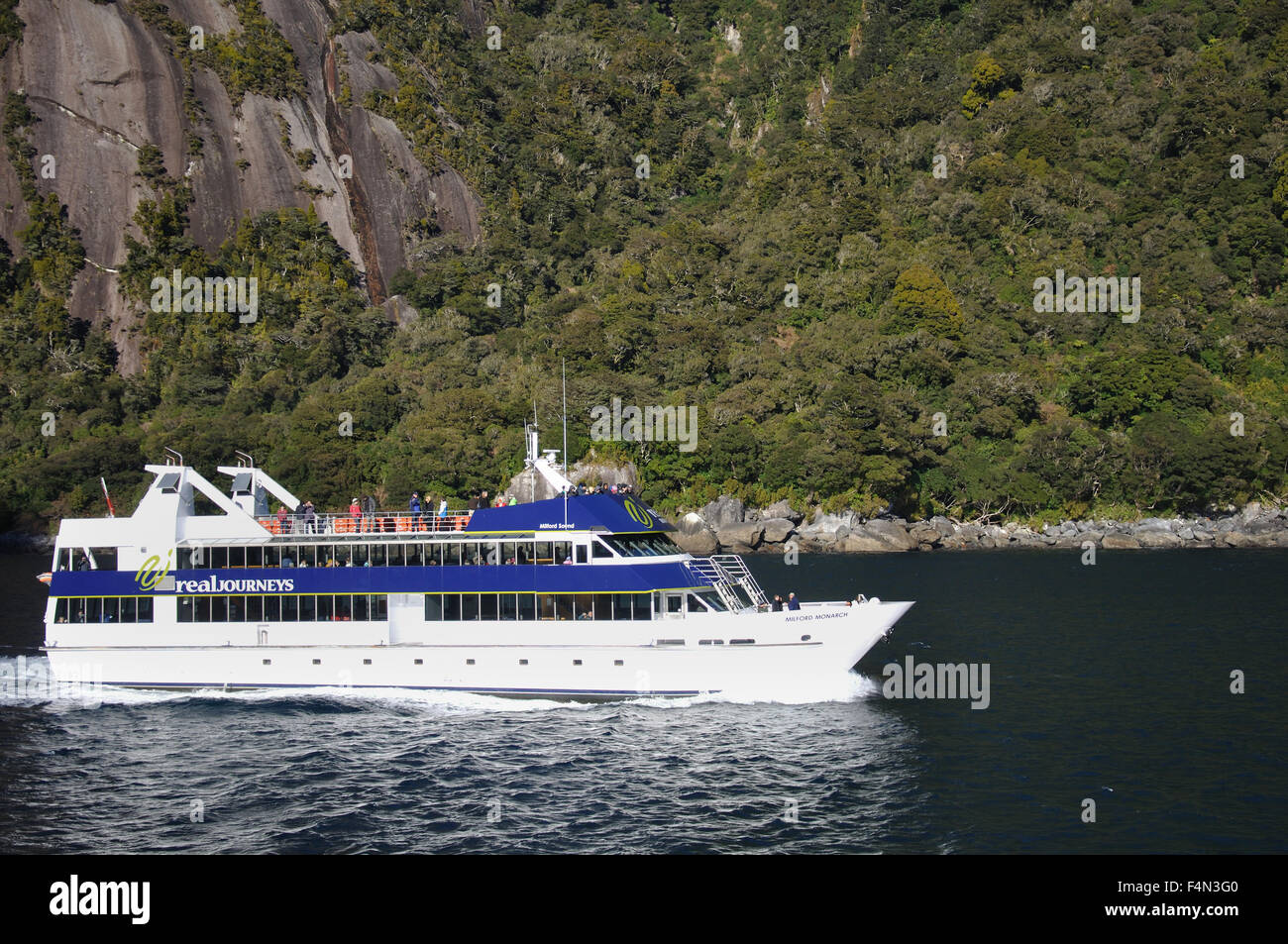 Lancio turistico a Milford Sound, Fiordland, Nuova Zelanda Foto Stock