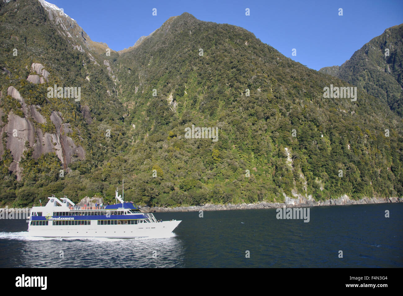 Lancio turistico a Milford Sound, Fiordland, Nuova Zelanda Foto Stock