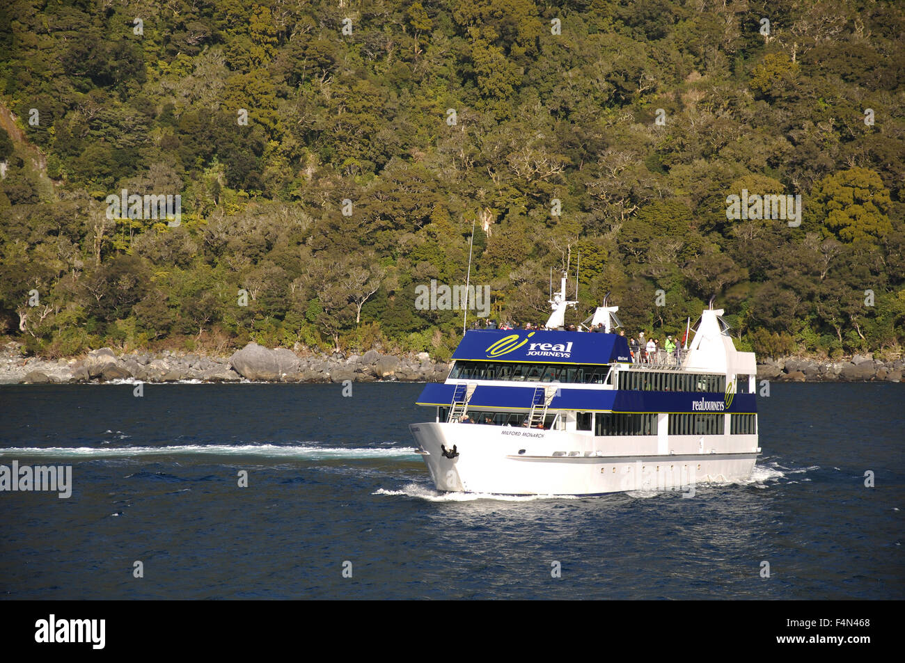 Lancio turistico a Milford Sound, Fiordland, Nuova Zelanda Foto Stock