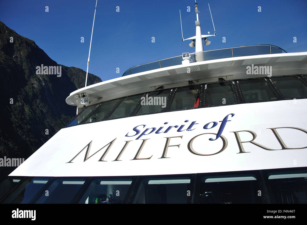 Lancio turistico a Milford Sound, Fiordland, Nuova Zelanda Foto Stock