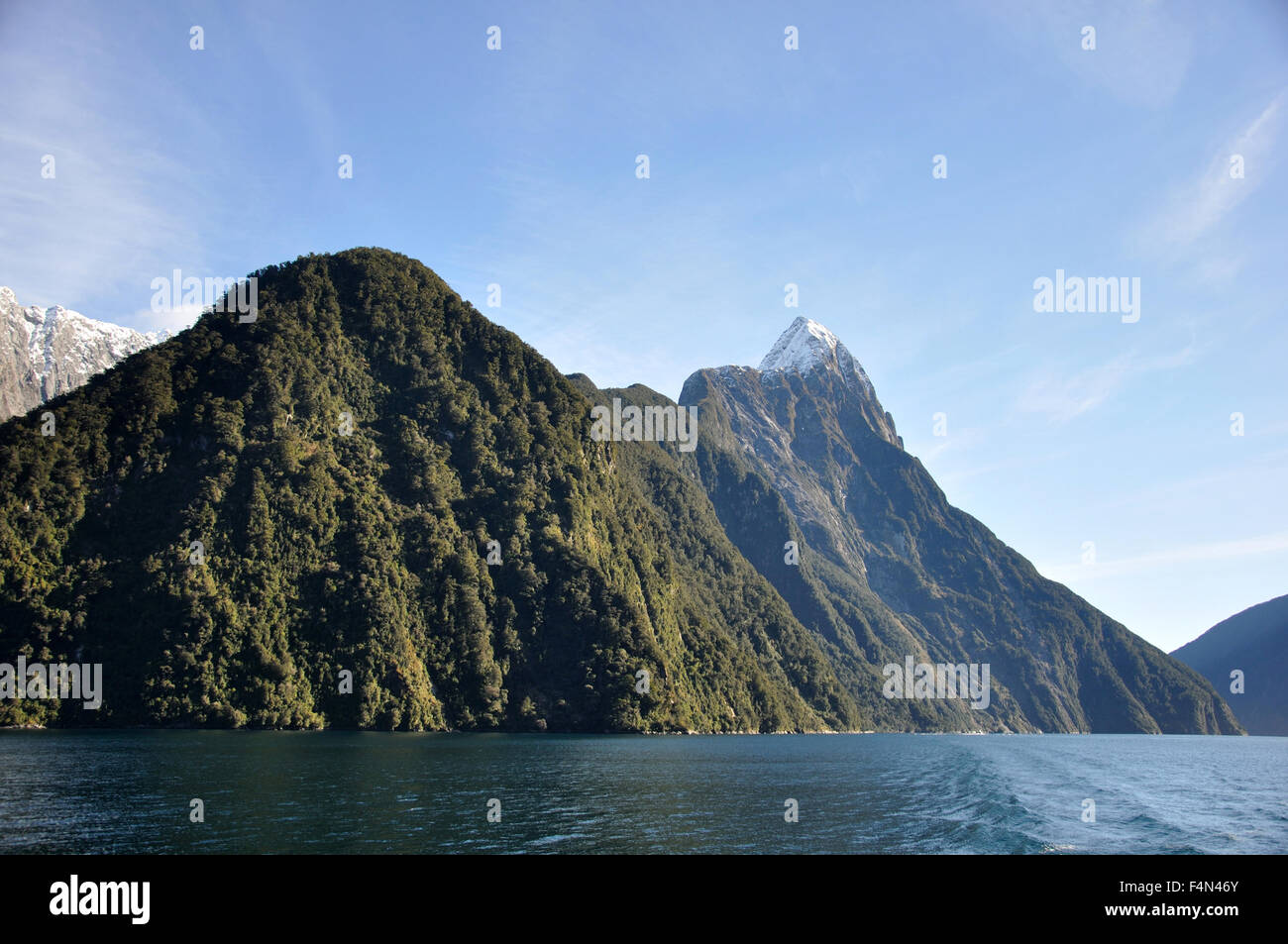 Mitre Peak, Milford Sound, Fiordland, Nuova Zelanda Foto Stock