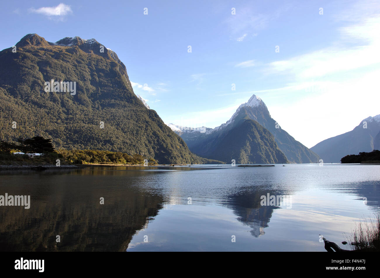 Mitre Peak, Milford Sound, Fiordland, Nuova Zelanda Foto Stock