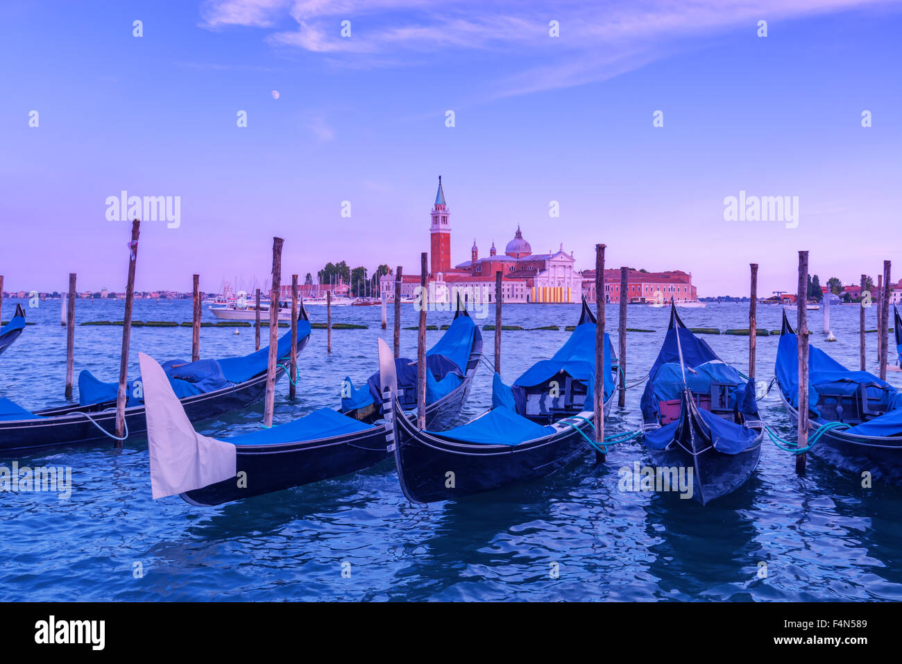 La gondola di Venezia sul tempo di sera Foto Stock