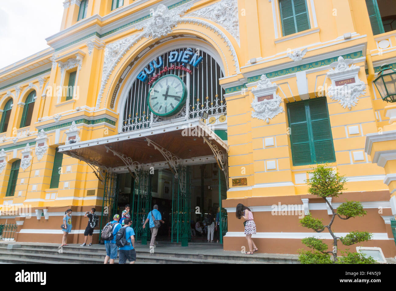 L'Ufficio Generale delle Poste costruito tra il 1886-1891 ed è ora un'attrazione turistica in Ho Chi Minh city center,Vietnam Foto Stock
