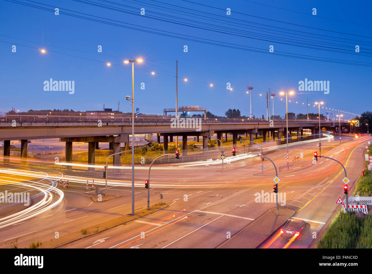 Germania, Amburgo, traffico bivio presso il quartiere del porto Foto Stock