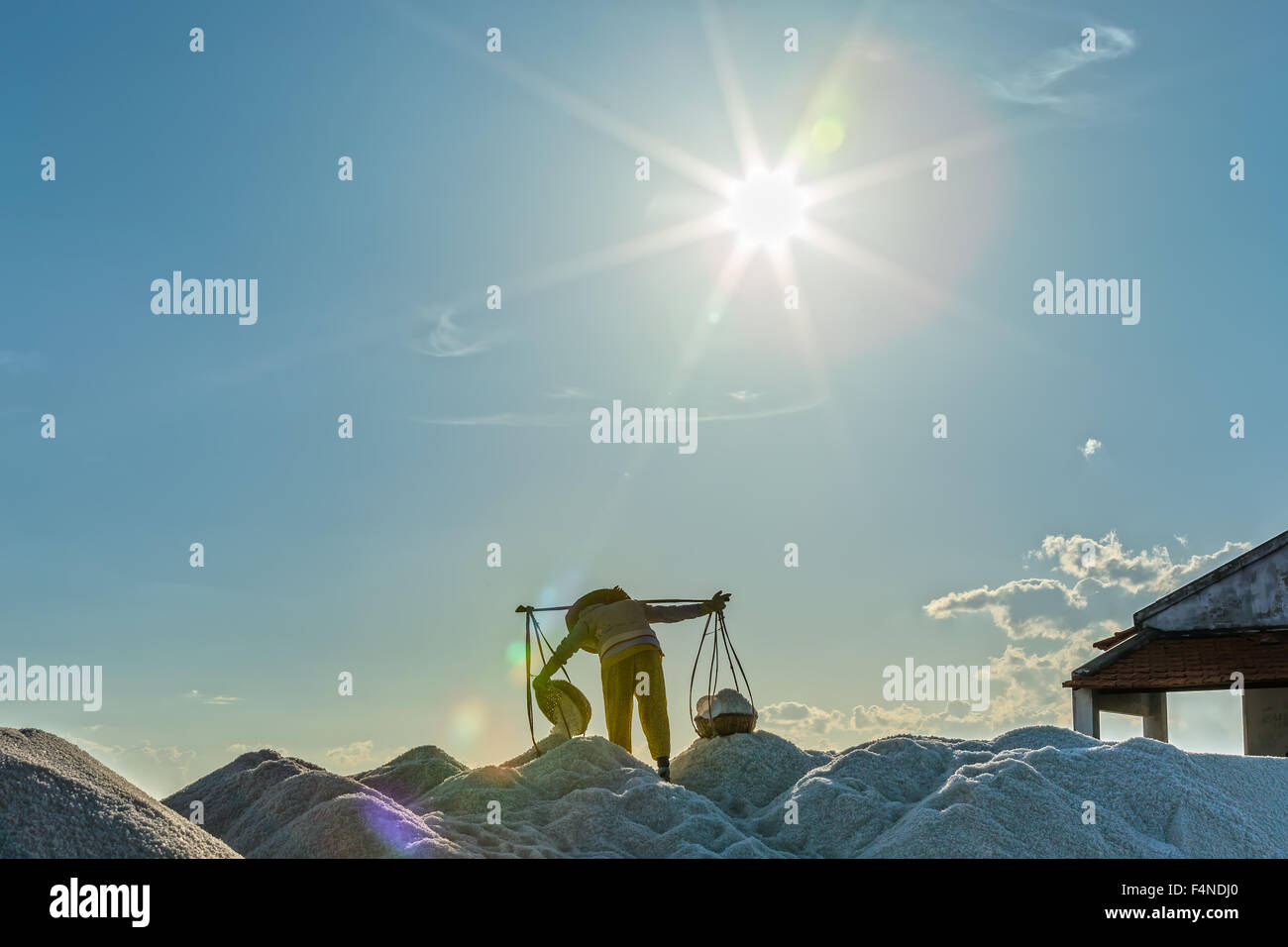 La bellezza del sale gli agricoltori dei lavoratori Foto Stock