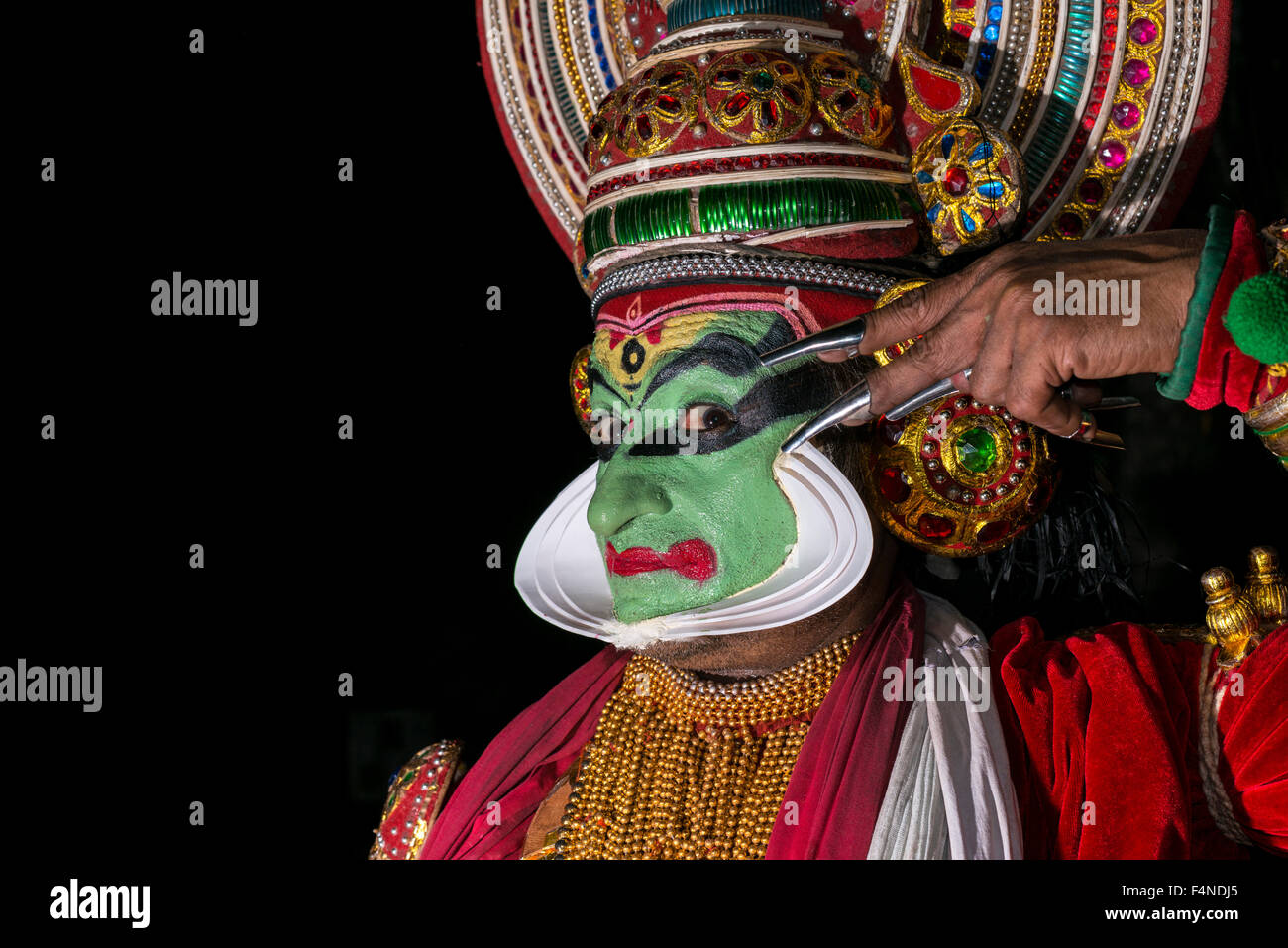 Un artista katakali è in posa con il make up del carattere jayantha Foto Stock