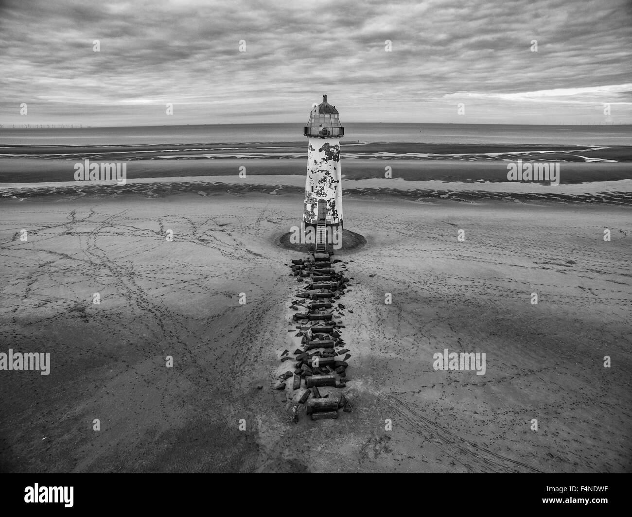 Faro abbandonati a bassa marea Foto Stock