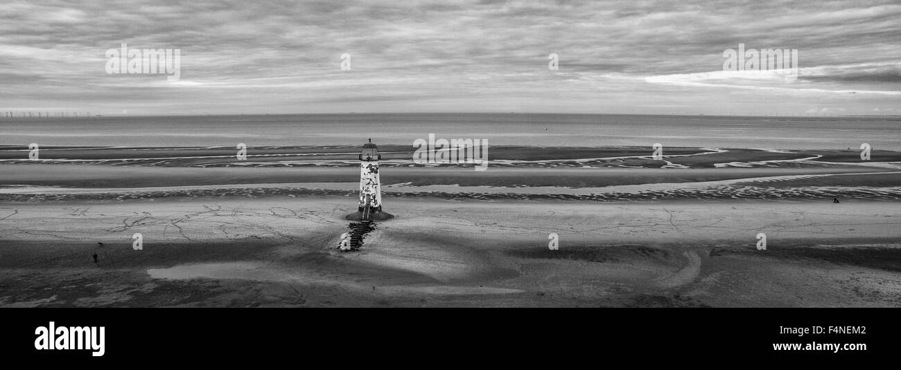 Faro abbandonati a bassa marea Foto Stock