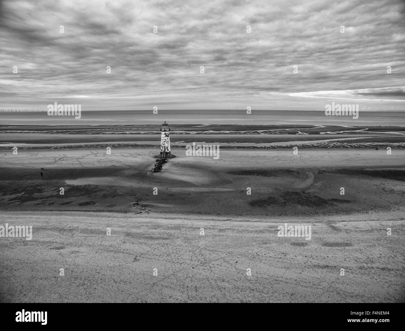 Faro abbandonati a bassa marea Foto Stock