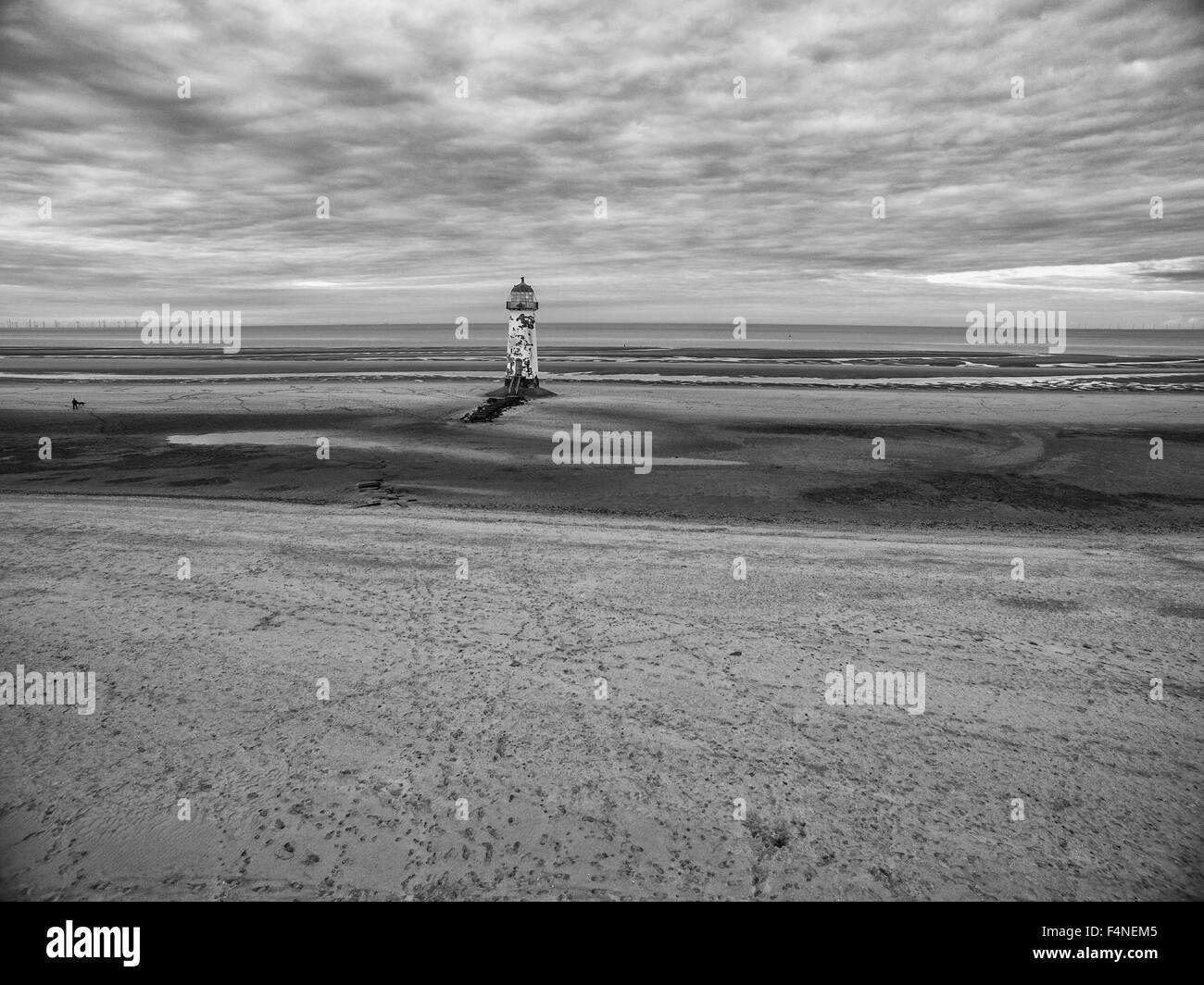 Faro abbandonati a bassa marea Foto Stock