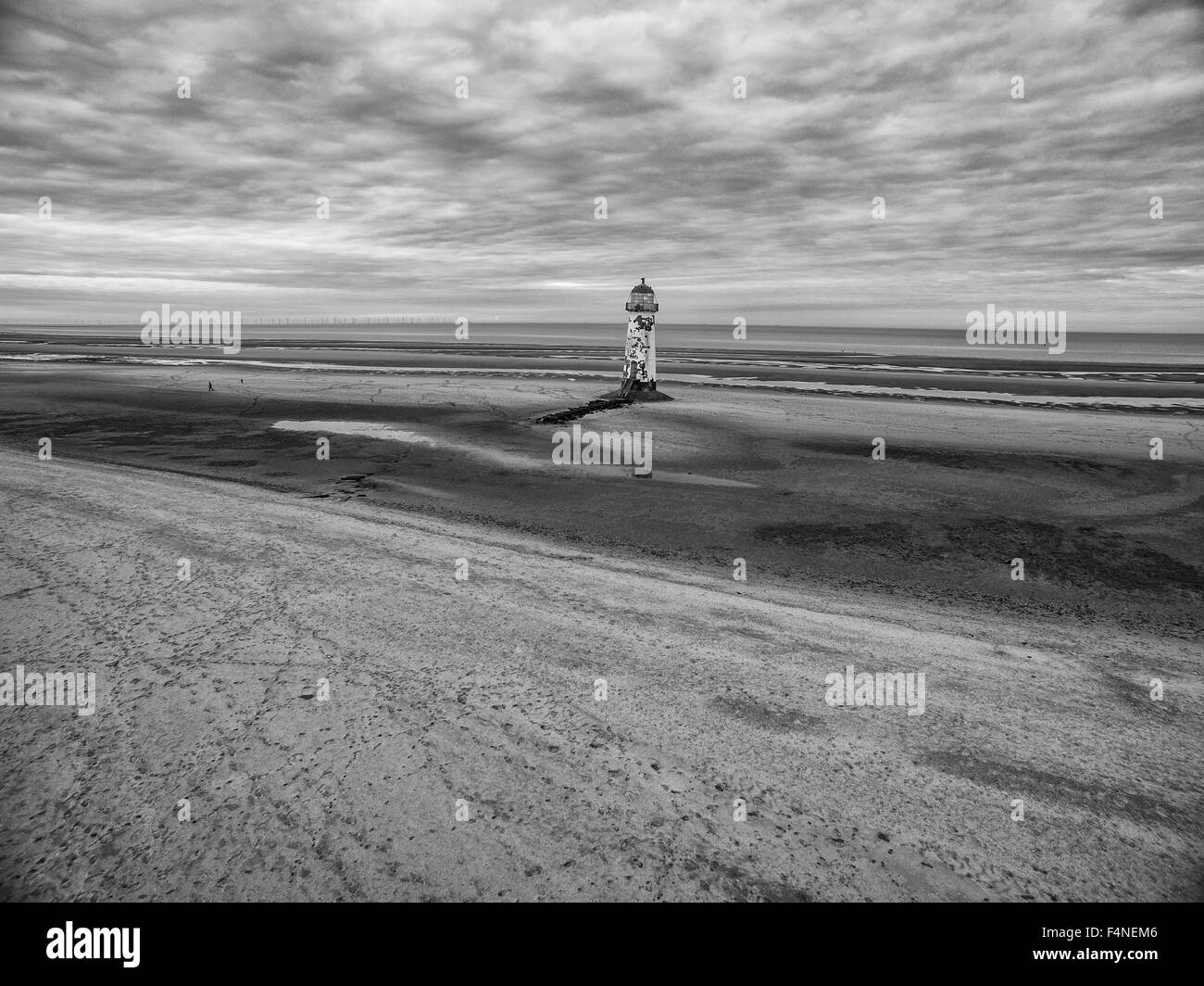 Faro abbandonati a bassa marea Foto Stock