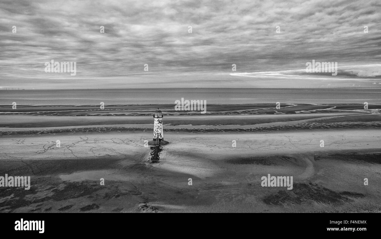 Faro abbandonati a bassa marea Foto Stock