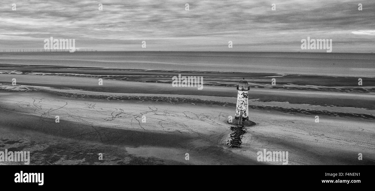 Faro abbandonati a bassa marea Foto Stock