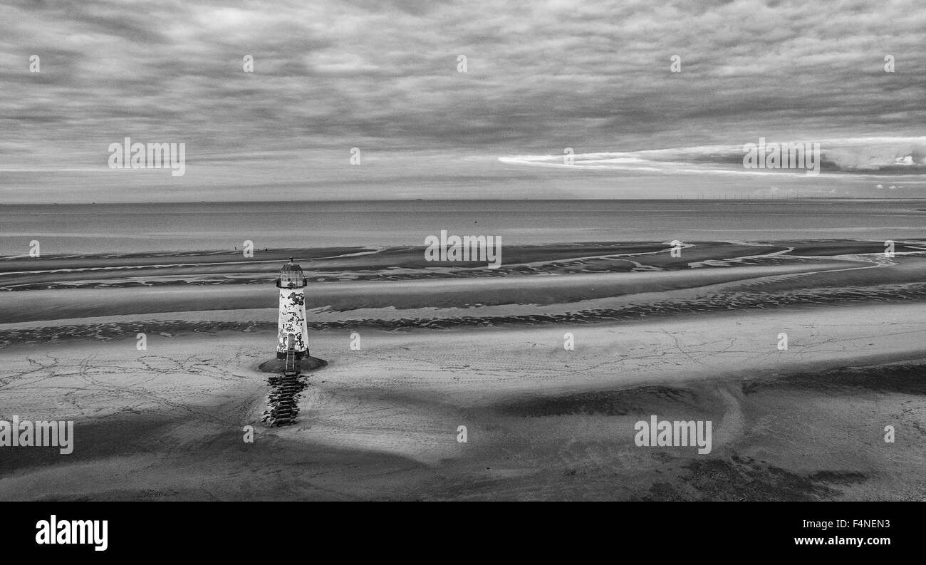 Faro abbandonati a bassa marea Foto Stock
