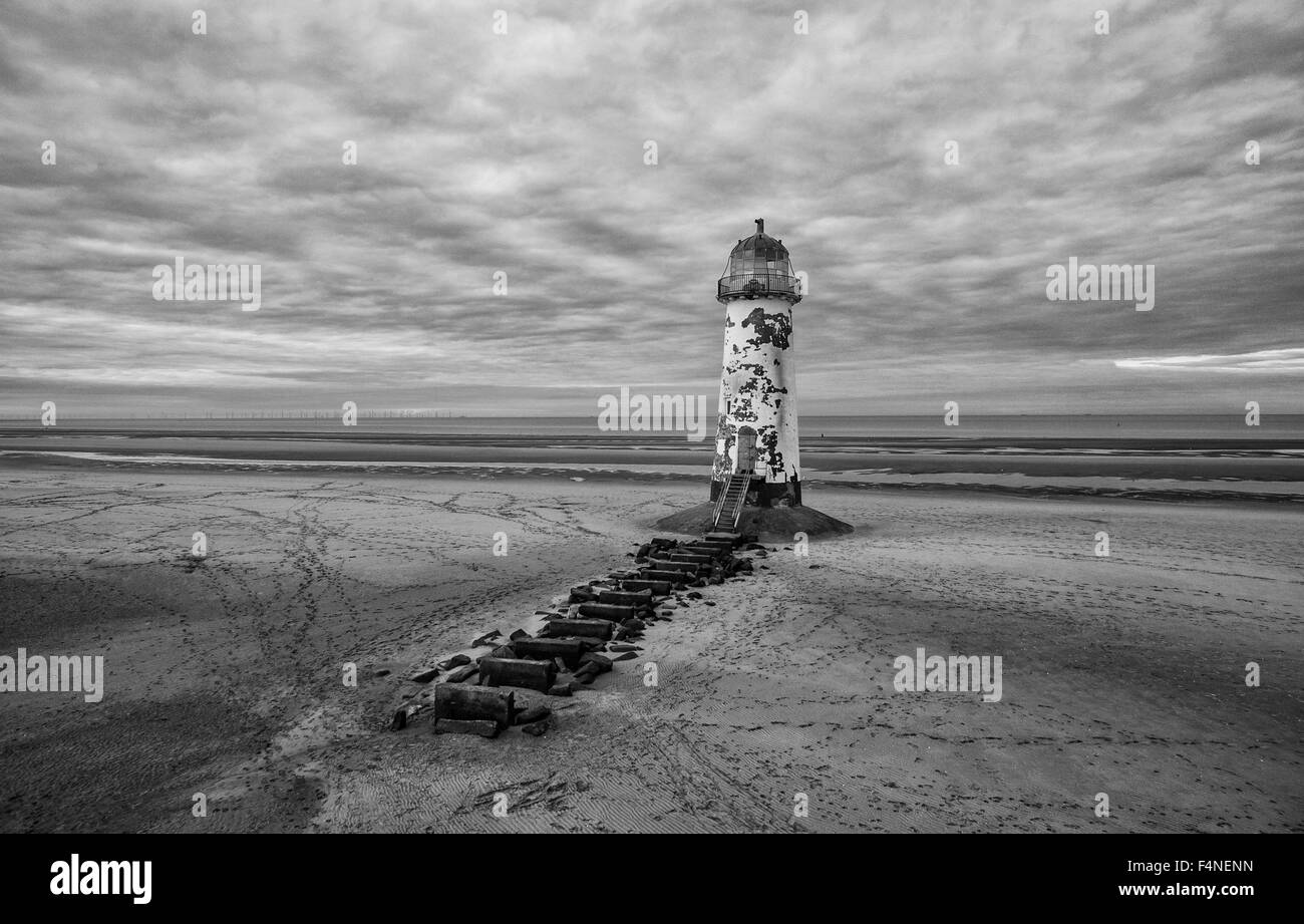 Faro abbandonati a bassa marea Foto Stock