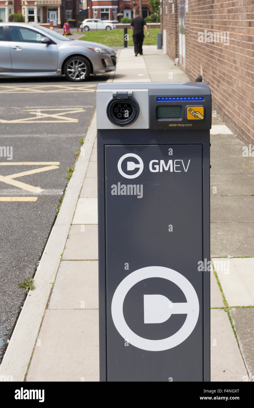 Auto elettrica punto di carica a Irlam e Cadishead centro ricreativo, Salford, Greater Manchester, azionato da GMEV. Foto Stock