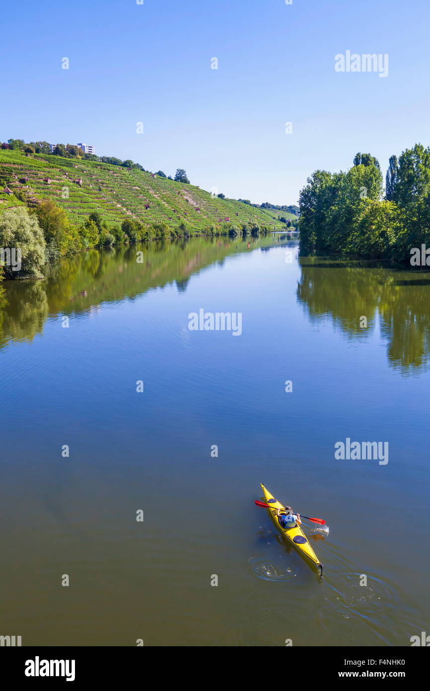 Germania, donna kayak sul Neckar Foto Stock