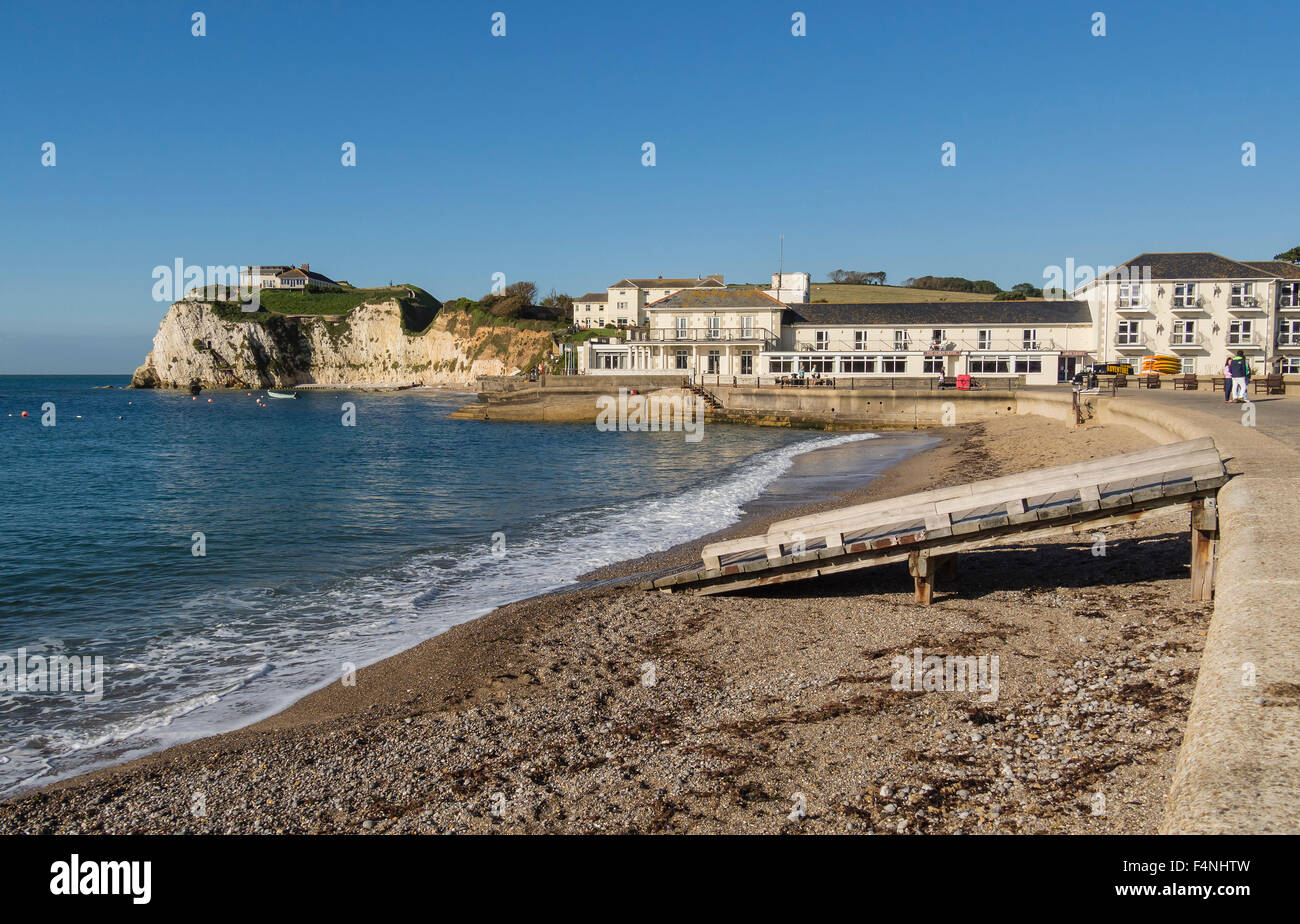 Freshwater Bay Beach e Fort Redoubt, Isle of Wight, England, Regno Unito Foto Stock