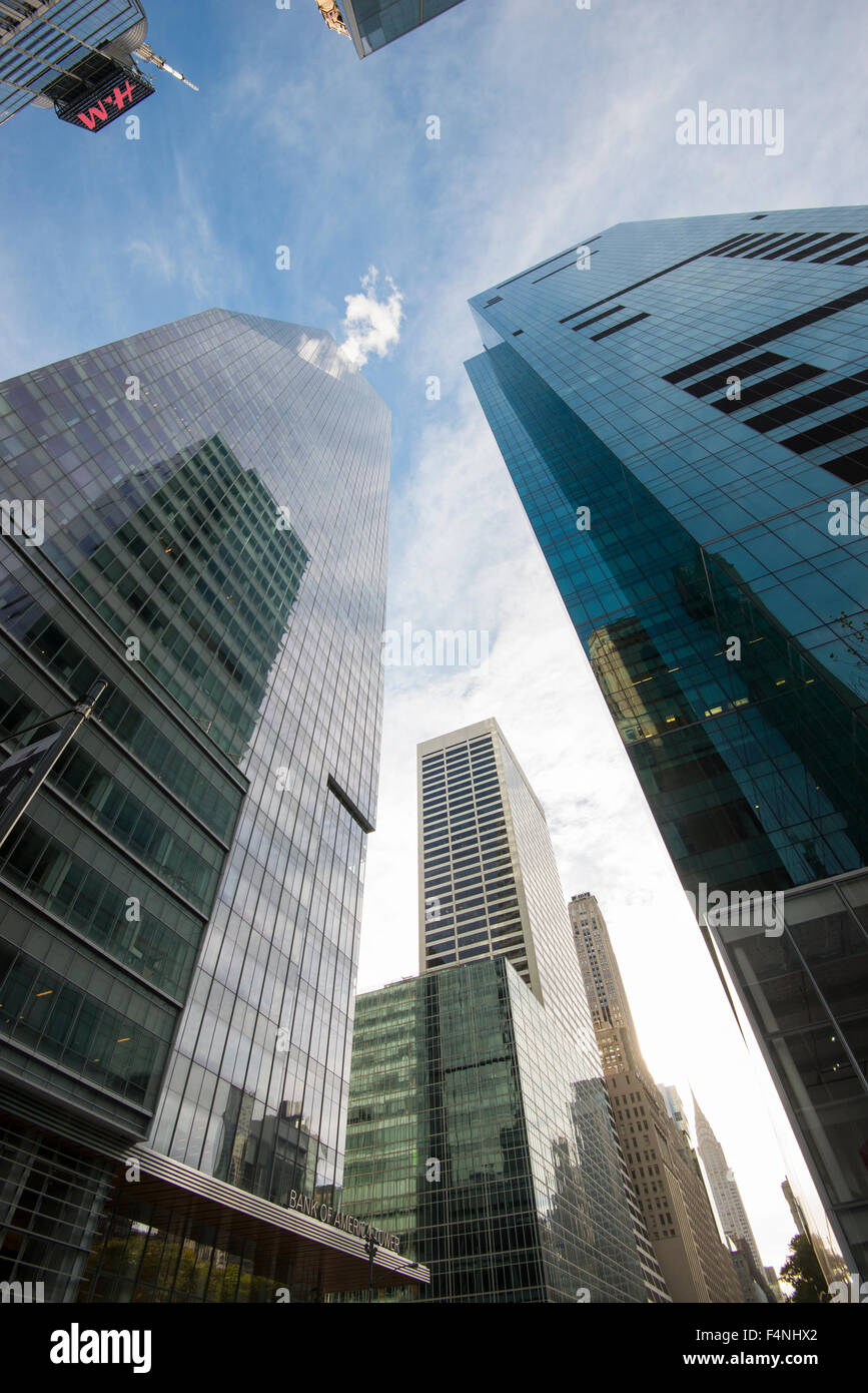 Midtown grattacieli su 42nd St in New York City USA Foto Stock