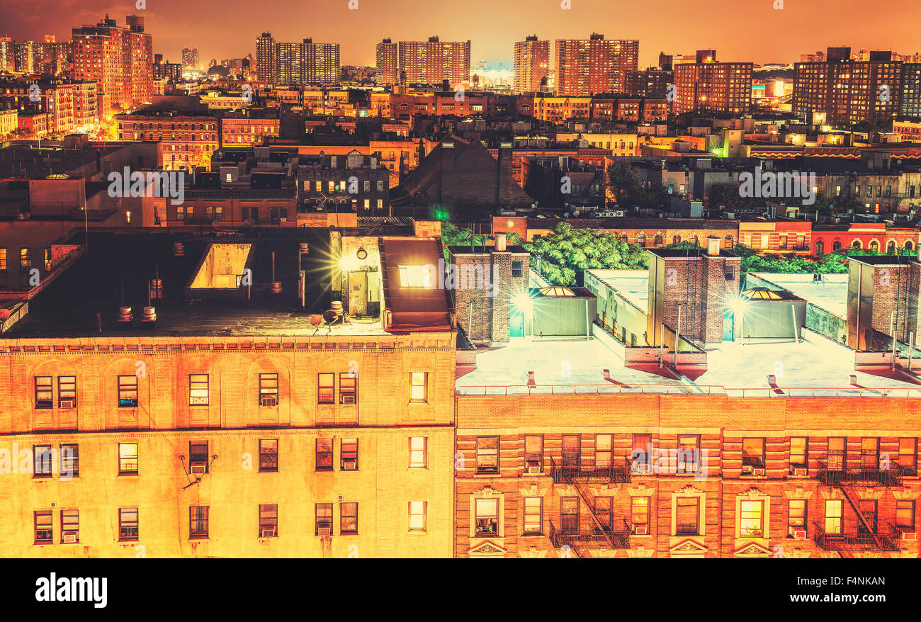 Retrò nei toni del quartiere di Harlem di notte, NYC, Stati Uniti d'America. Foto Stock