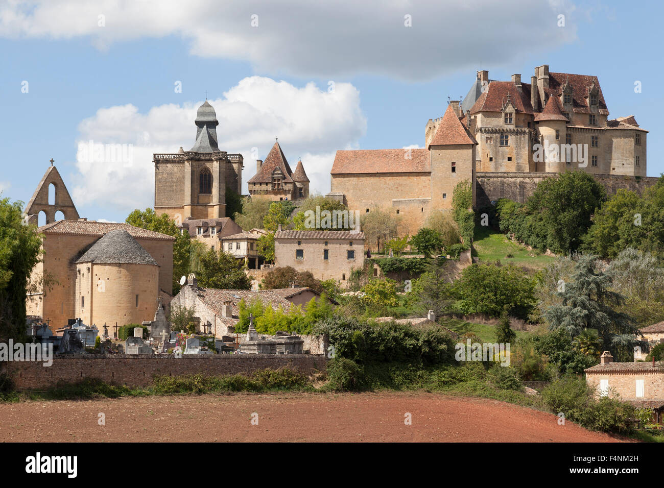 Il elencati 'de Biron' castello, la cappella e il cimitero (Francia). Le classé Château de Biron, sa chapelle et le cimetière. Foto Stock