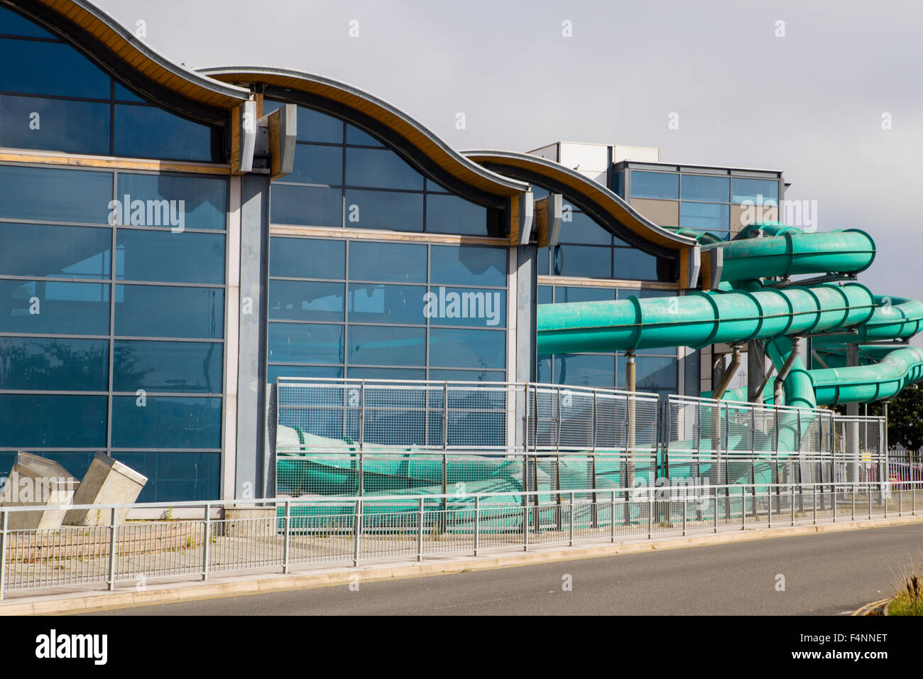 York Waterworld. Ex piscina e un centro svaghi di York che ha chiuso nel 2014. Foto Stock