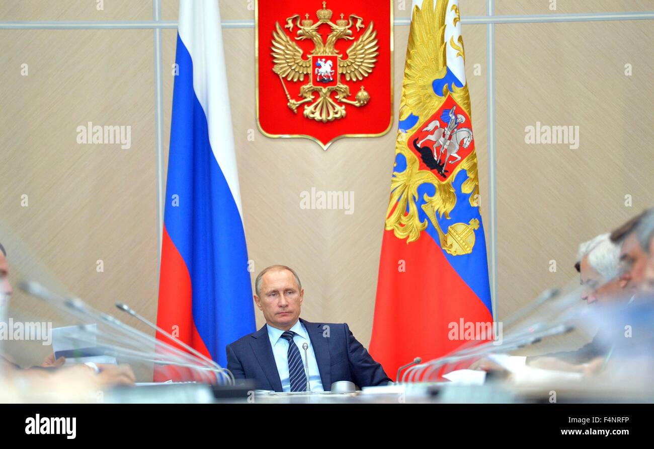 Il presidente russo Vladimir Putin durante un Consiglio di Stato presidio incontro presso la residenza Novo-Ogaryovo Ottobre 19, 2015 a Mosca, in Russia. Foto Stock