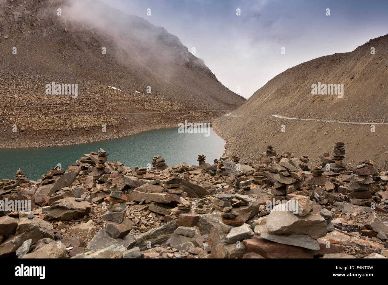 India, Himachal Pradesh, Lahaul e Spiti, Cairns a Vishal, Taal lago del dio del sole, sotto Baralacha Pass Foto Stock