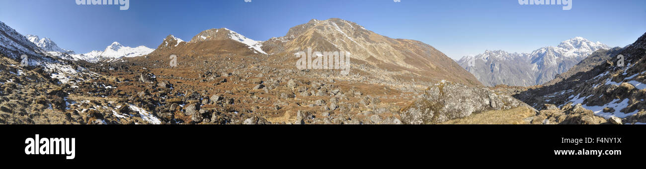 Scenic panorama dell Himalaya vicino Kangchendzonga in Nepal Foto Stock