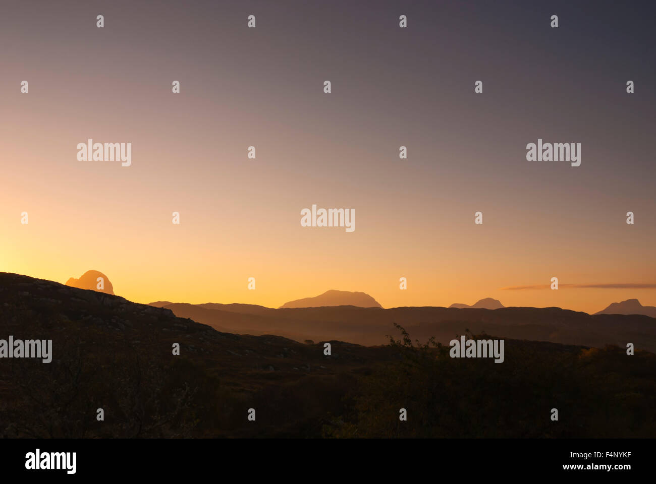 Alba sopra il Inverpolly Riserva Naturale, Sutherland, Scozia Foto Stock