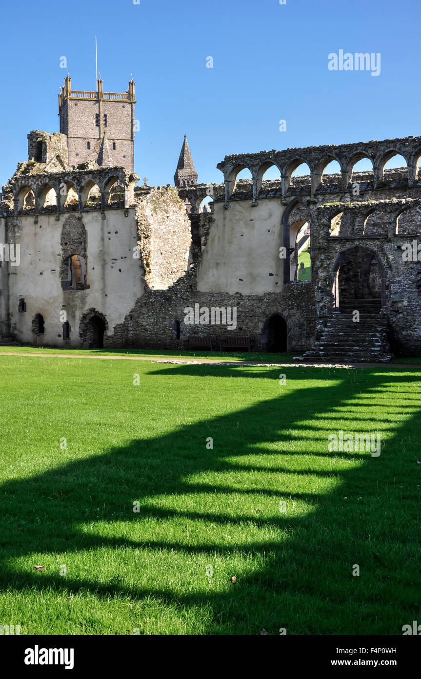 Il palazzo dei vescovi a St Davids in Pembrokeshire, Galles. Foto Stock