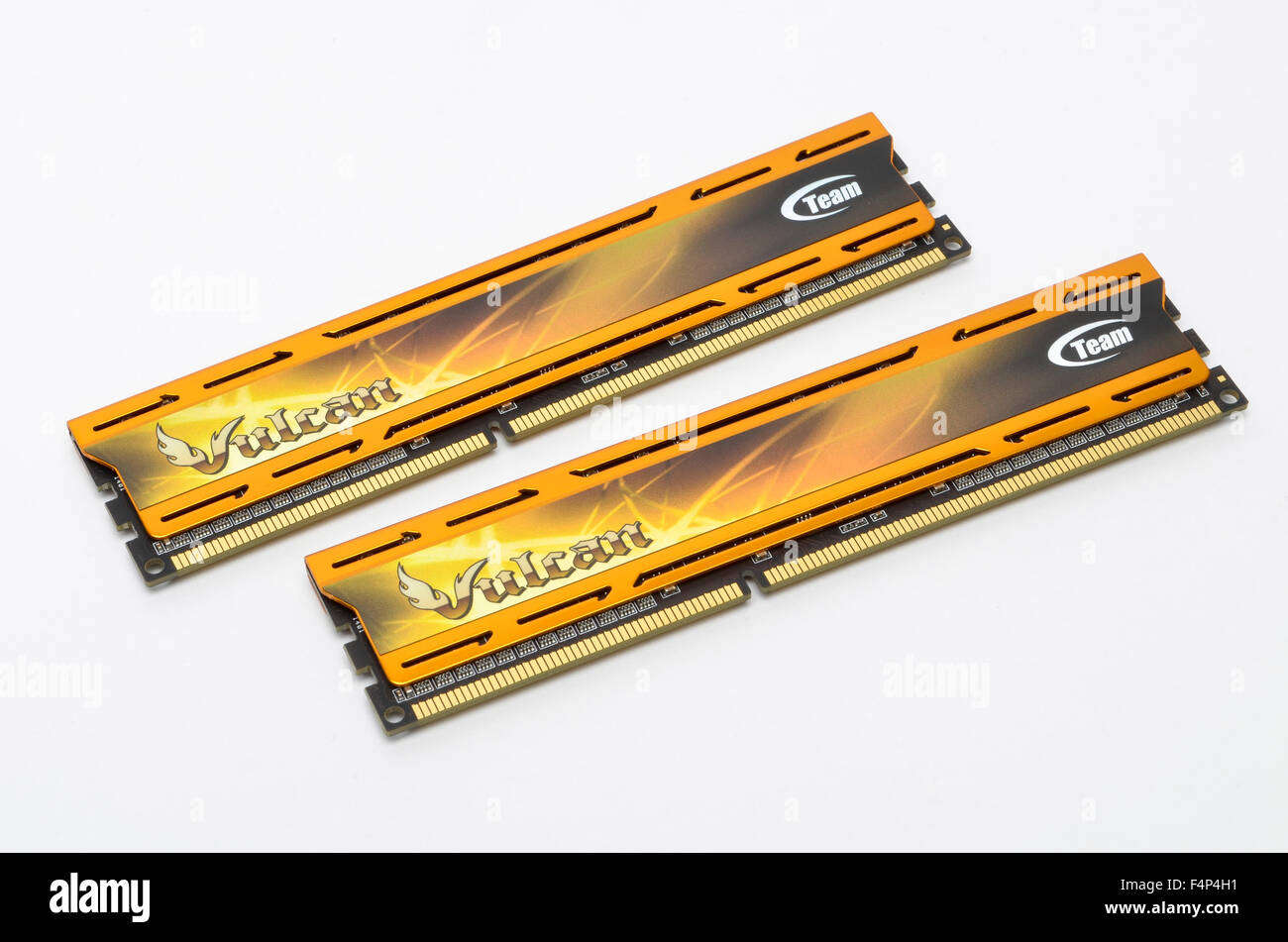 Il gruppo Vulcan DDR3 4Gb 2400MHz schede di memoria con adesivi olografico su dissipatori di calore. Foto Stock