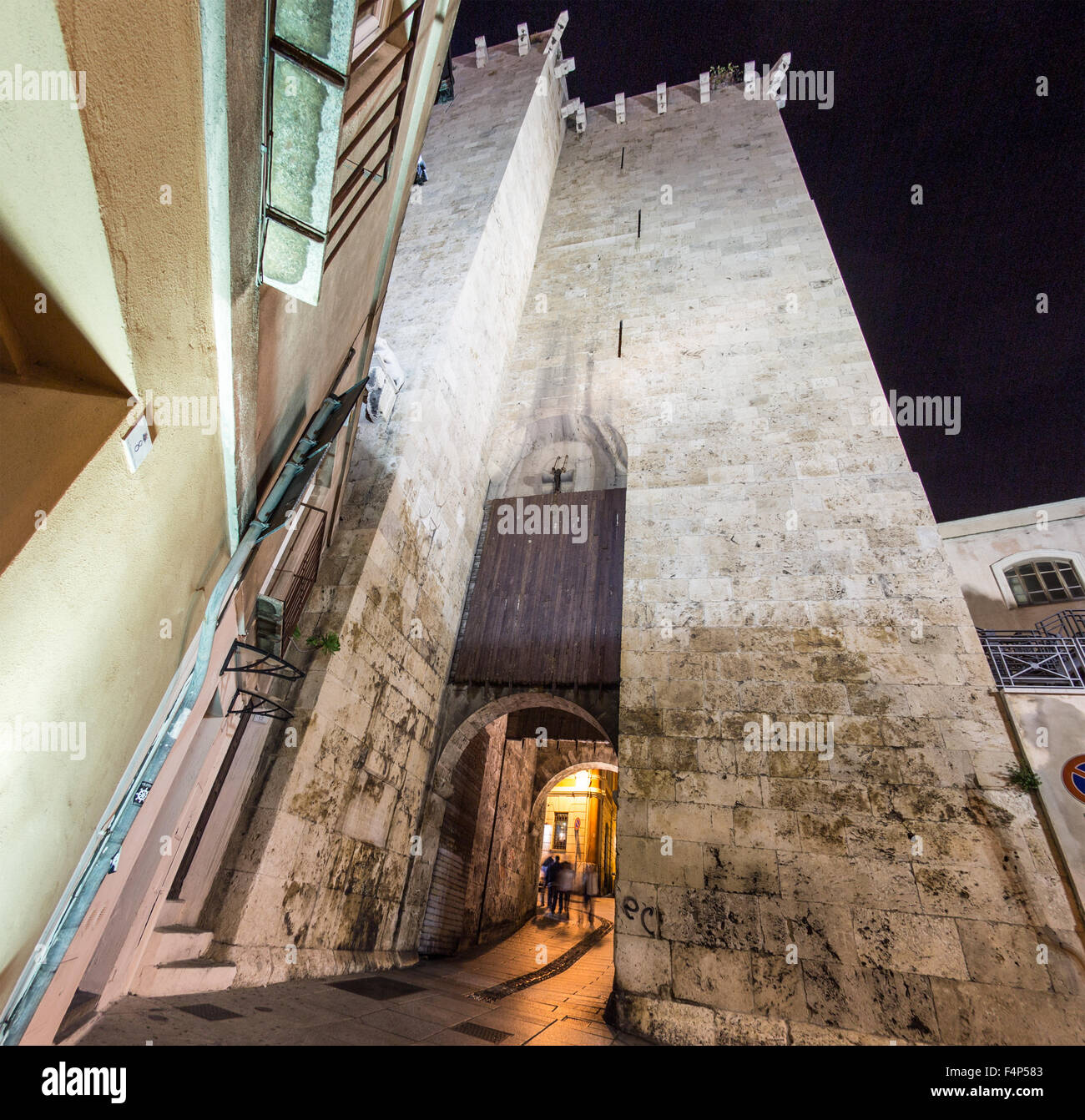 Il castello antico Portcullis ingresso Cagliari Sardegna Italia Foto Stock