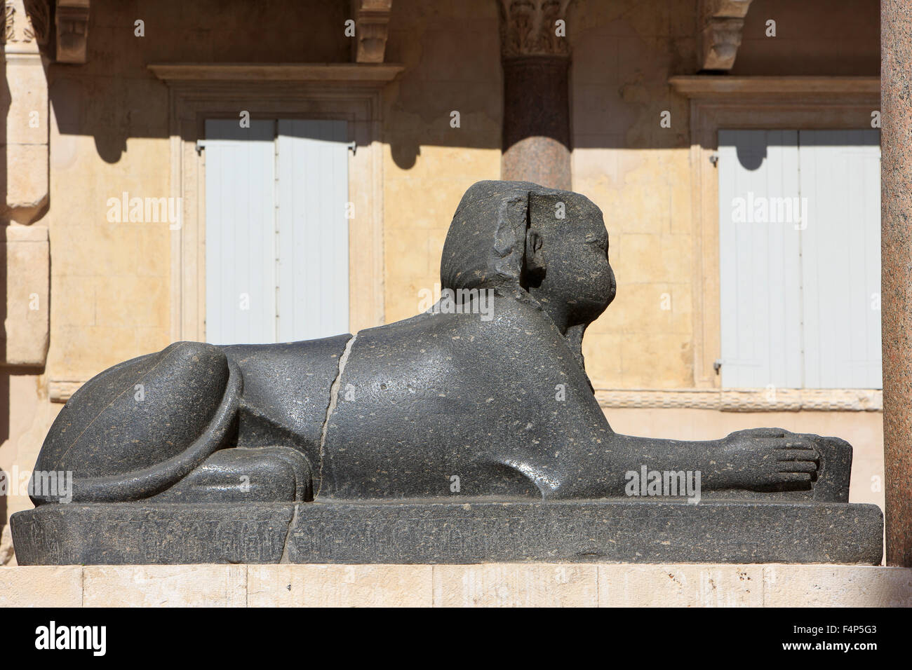 Un granito sfinge egizia presso il palazzo romano dell'Imperatore Diocleziano a Spalato, Croazia Foto Stock