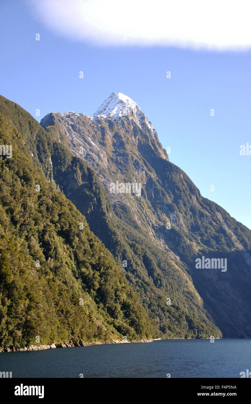 Mitre Peak, Milford Sound, Fiordland, Nuova Zelanda Foto Stock