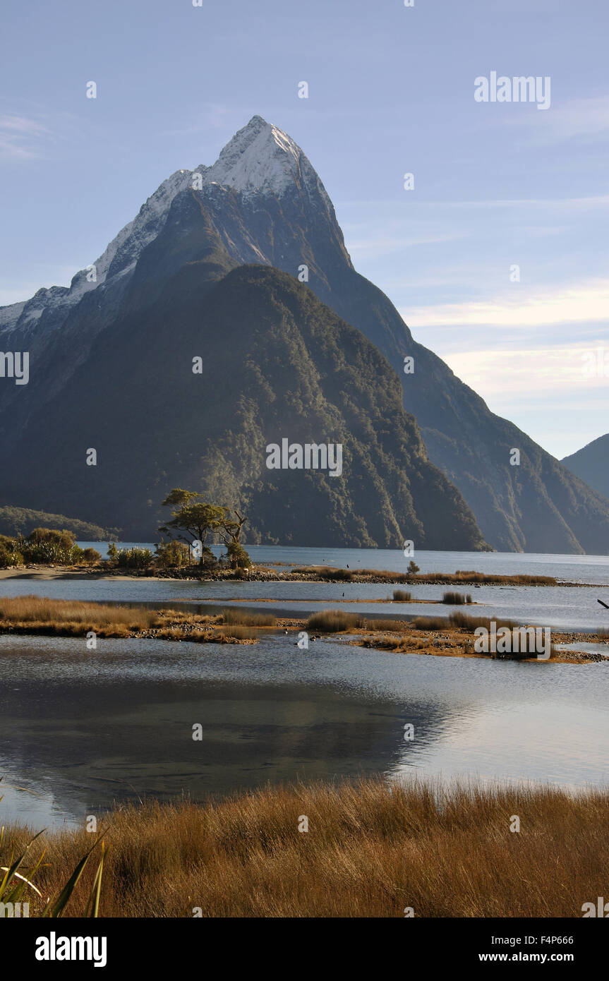 Mitre Peak, Milford Sound, Fiordland, Nuova Zelanda Foto Stock