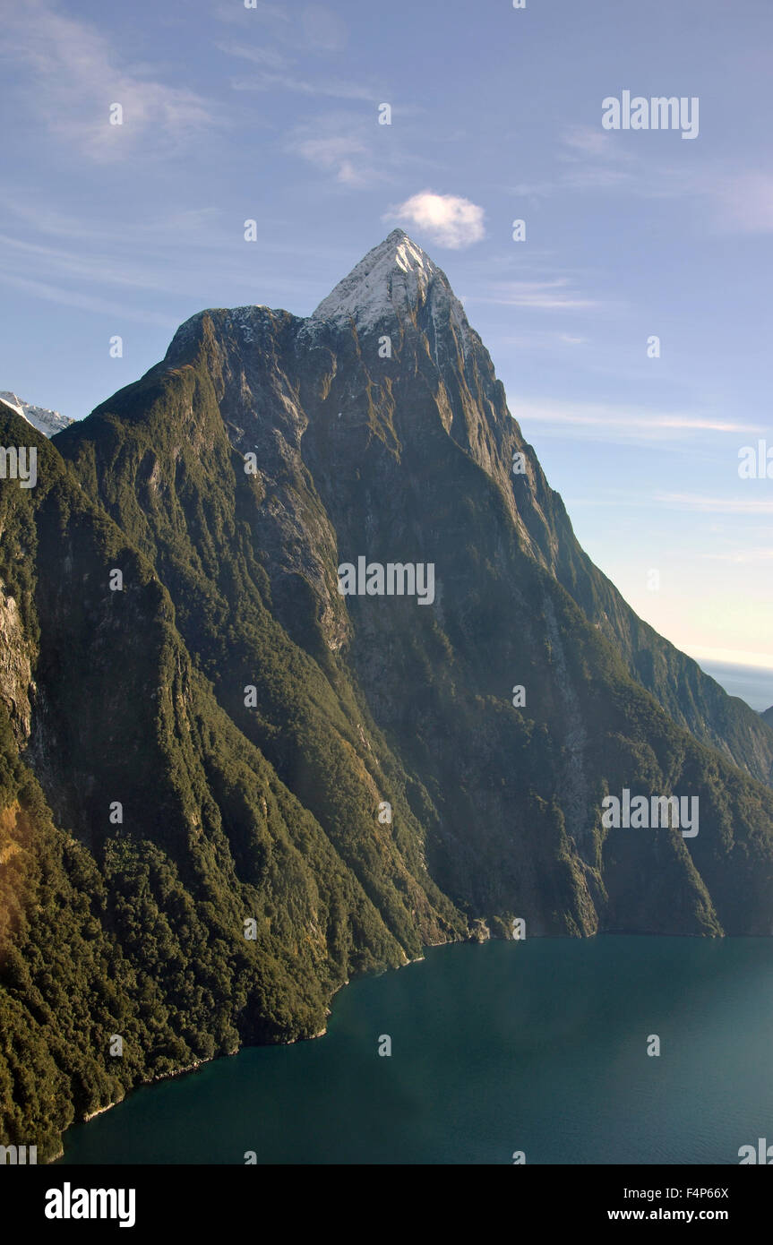 Mitre Peak, Milford Sound, Fiordland, Nuova Zelanda Foto Stock