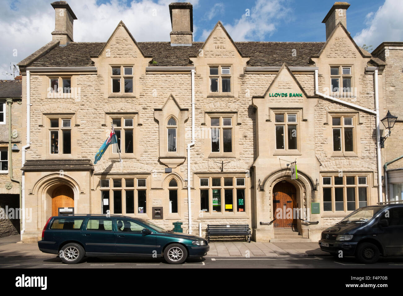 La filiale locale di Lloyds Bank in high street in fairford, Gloucestershire, Regno Unito Foto Stock