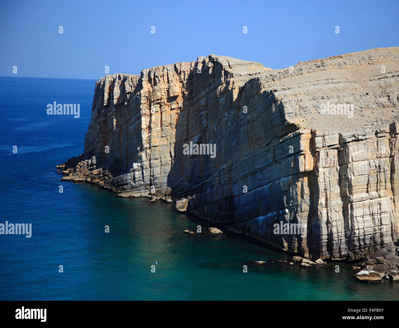 Costa nell'Arabian gold, con Bukha, Bucha, la nonna nicchie enclave di Musandam, Oman Foto Stock