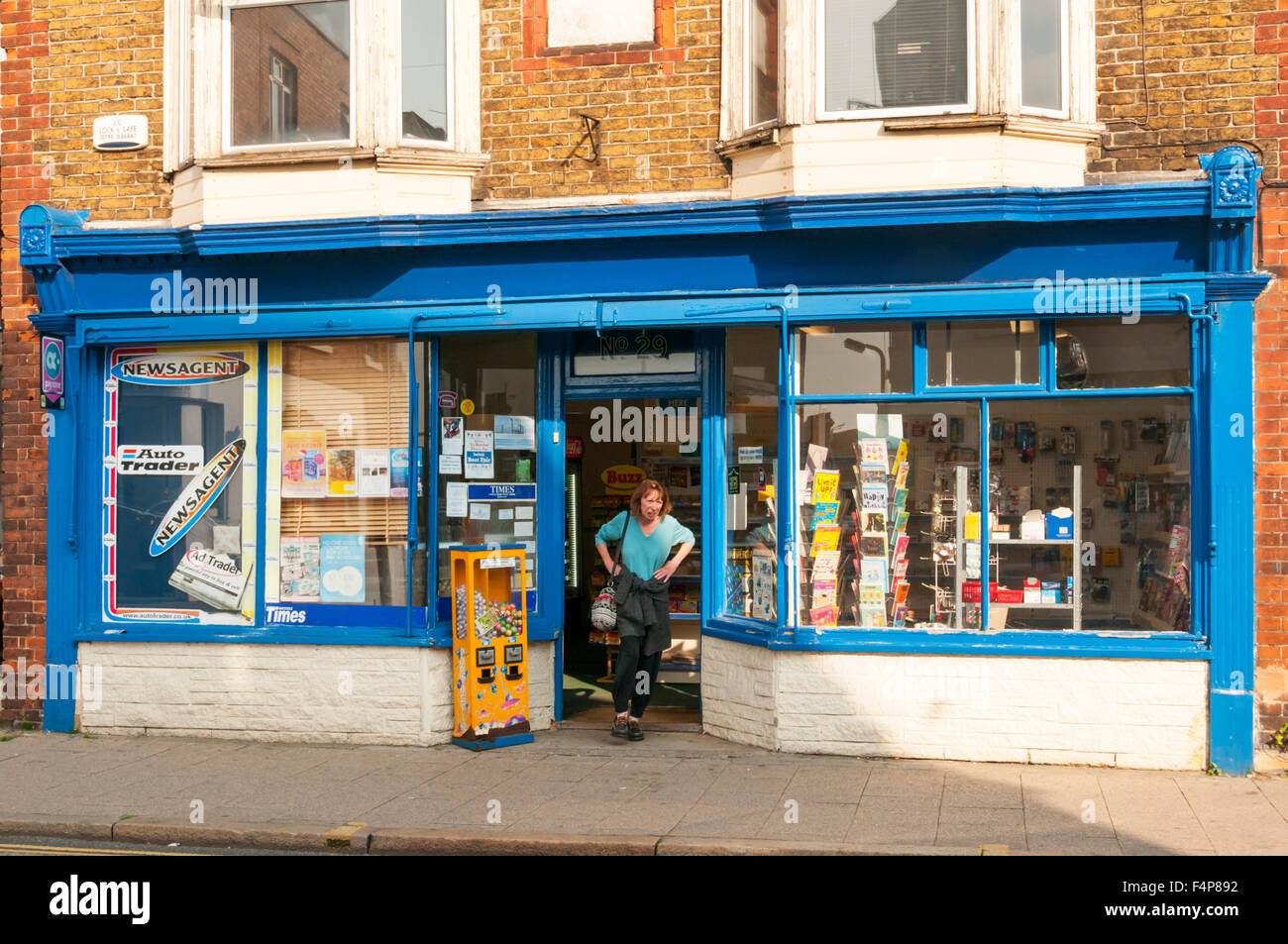 Un locale giornalai shop. Foto Stock