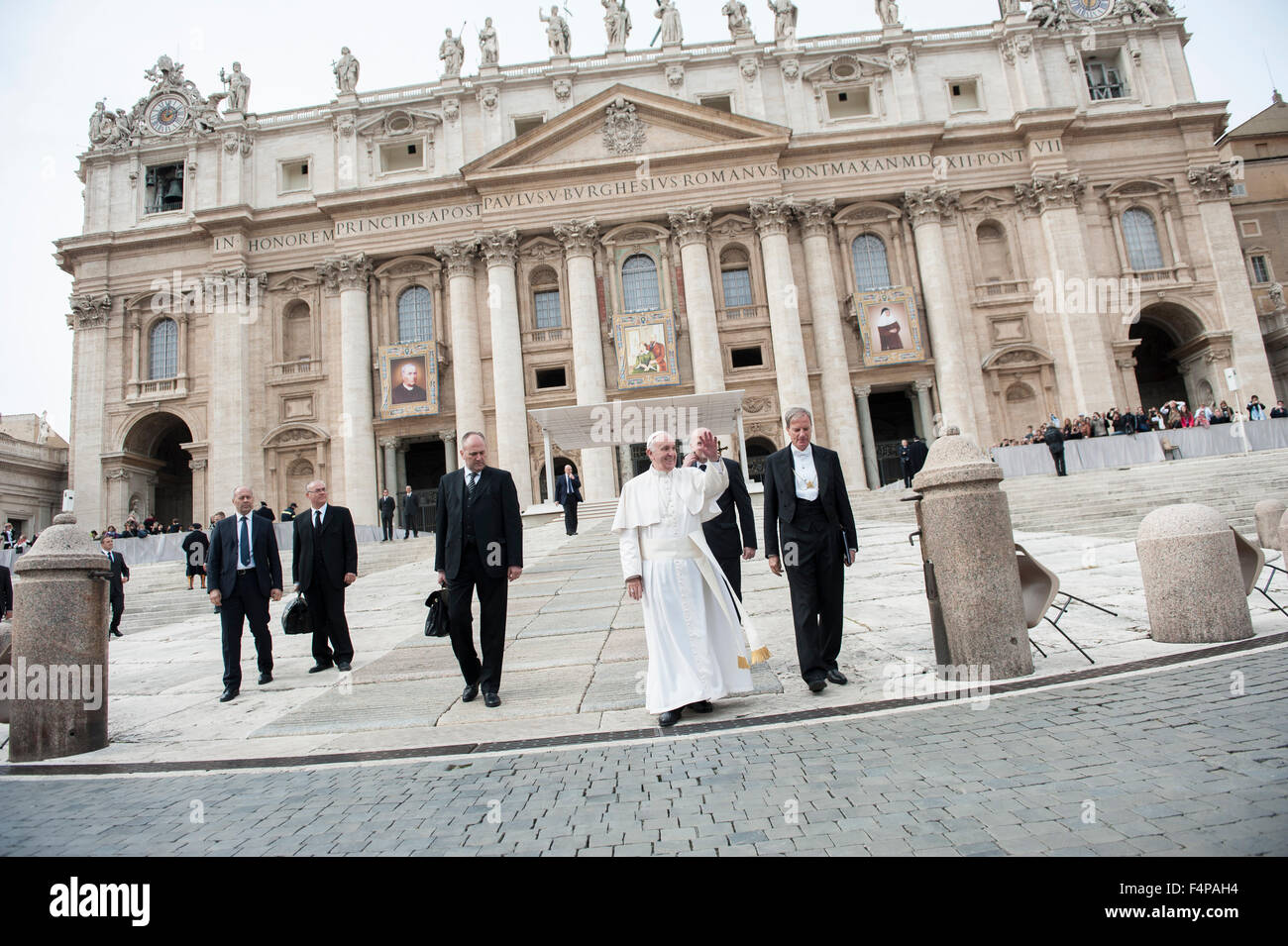 Città del Vaticano. Il 21 ottobre, 2015. Papa Francesco durante l udienza generale in piazza San Pietro il 21 ottobre 2015 in Vaticano. Credito: Massimo Valicchia/Alamy Live News Foto Stock