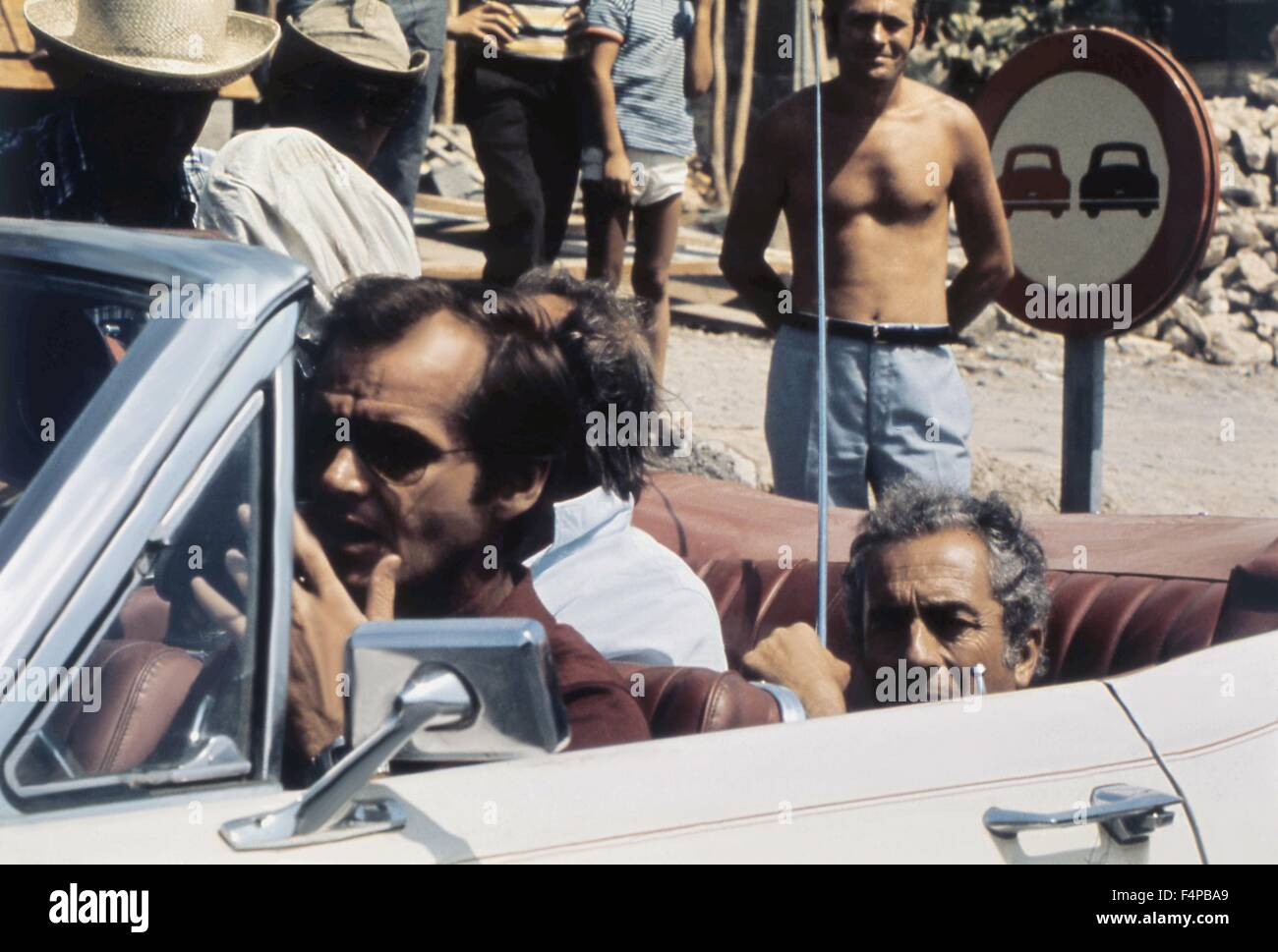 Sul set Jack Nicholson e Michelangelo Antonioni / Professione: reporter 1975 diretto da Michelangelo Antonioni Foto Stock