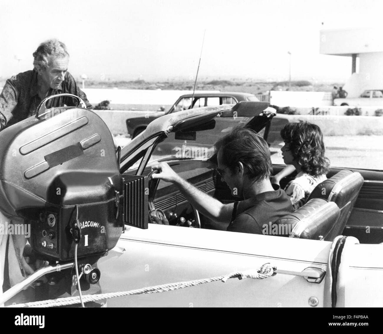 Sul set, Michelangelo Antonioni e Jack Nicholson, Maria Schneider / Professione: reporter 1975 diretto da Michelangelo Antonioni Foto Stock