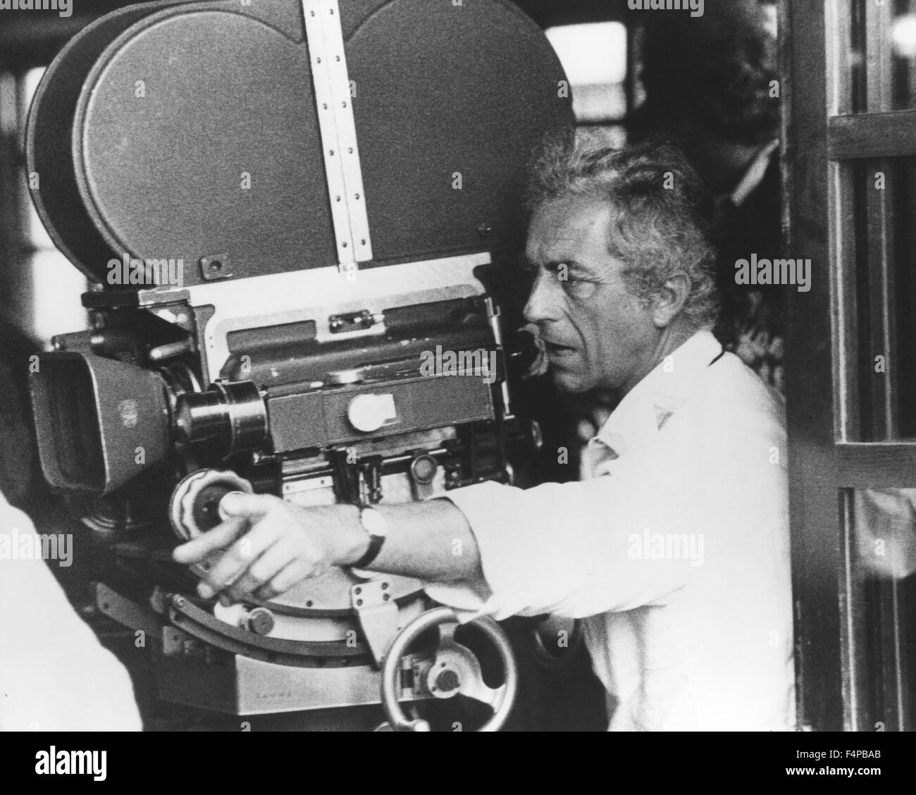 Sul set, Michelangelo Antonioni / Professione: reporter 1975 diretto da Michelangelo Antonioni Foto Stock