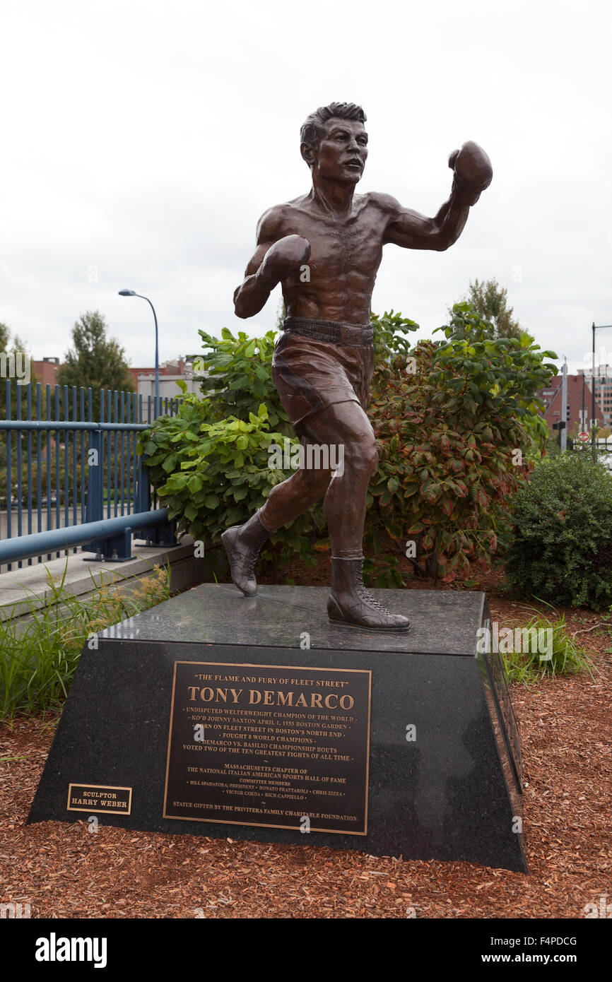 Statua del pugile Tony DeMarco, dello scultore Harry Weber, Boston, Massachusetts USA Foto Stock